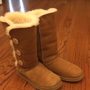 Bailey button Uggs